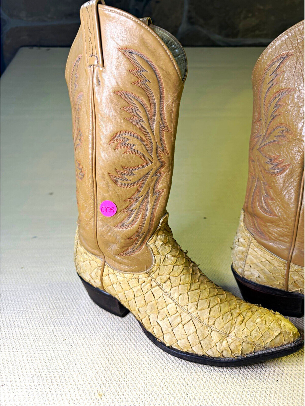 Vintage Tony Lama Men's Western Cowboy Boots Tan Leather Style 8320 Size 9.5D